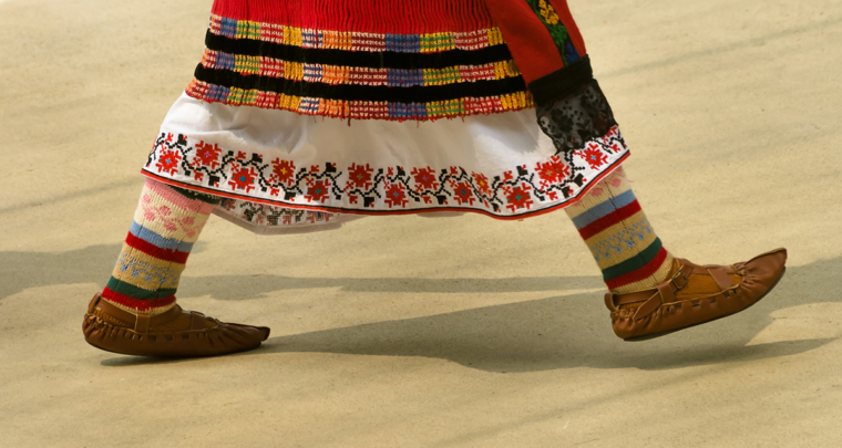 Българските фолклорни танци: от лечебна сила до политика